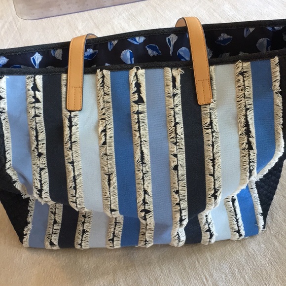 NWT Vera Bradley Fringed Tote - Picture 4 of 6